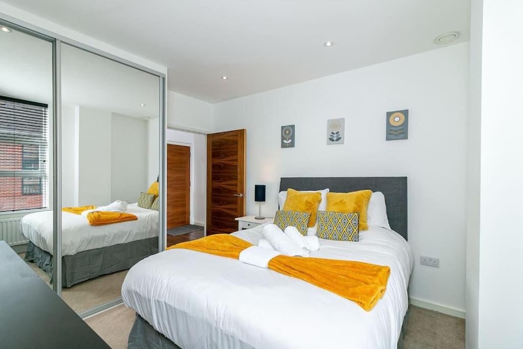 One Bedroom Apartment By Vesta Serviced Accommodation & Short Lets St Albans With Free Parking & Free WiFi
