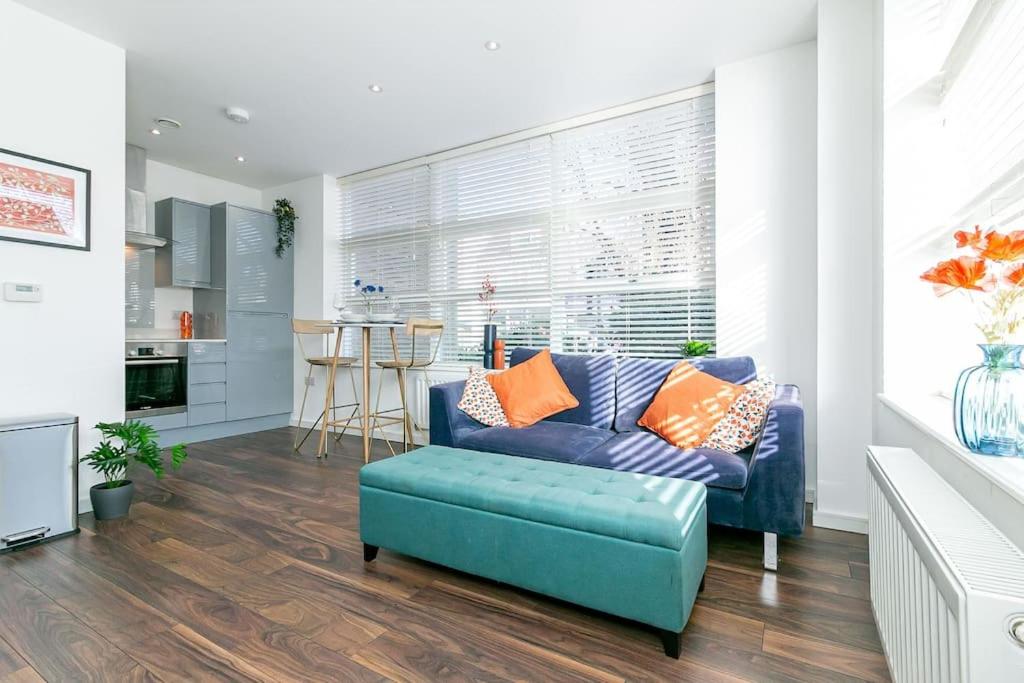 One Bedroom Apartment By Vesta Serviced Accommodation & Short Lets St Albans With Free Parking & Free WiFi
