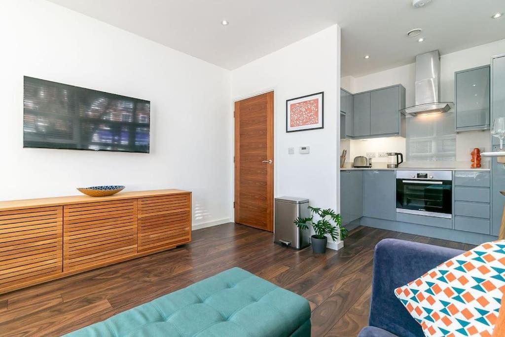 One Bedroom Apartment By Vesta Serviced Accommodation & Short Lets St Albans With Free Parking & Free WiFi, photo 19