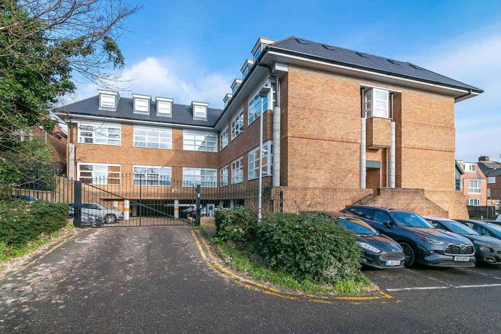 One Bedroom Apartment By Vesta Serviced Accommodation & Short Lets St Albans With Free Parking & Free WiFi, photo 34