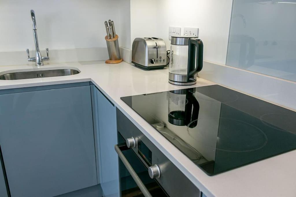 One Bedroom Apartment By Vesta Serviced Accommodation & Short Lets St Albans With Free Parking & Free WiFi, photo 32