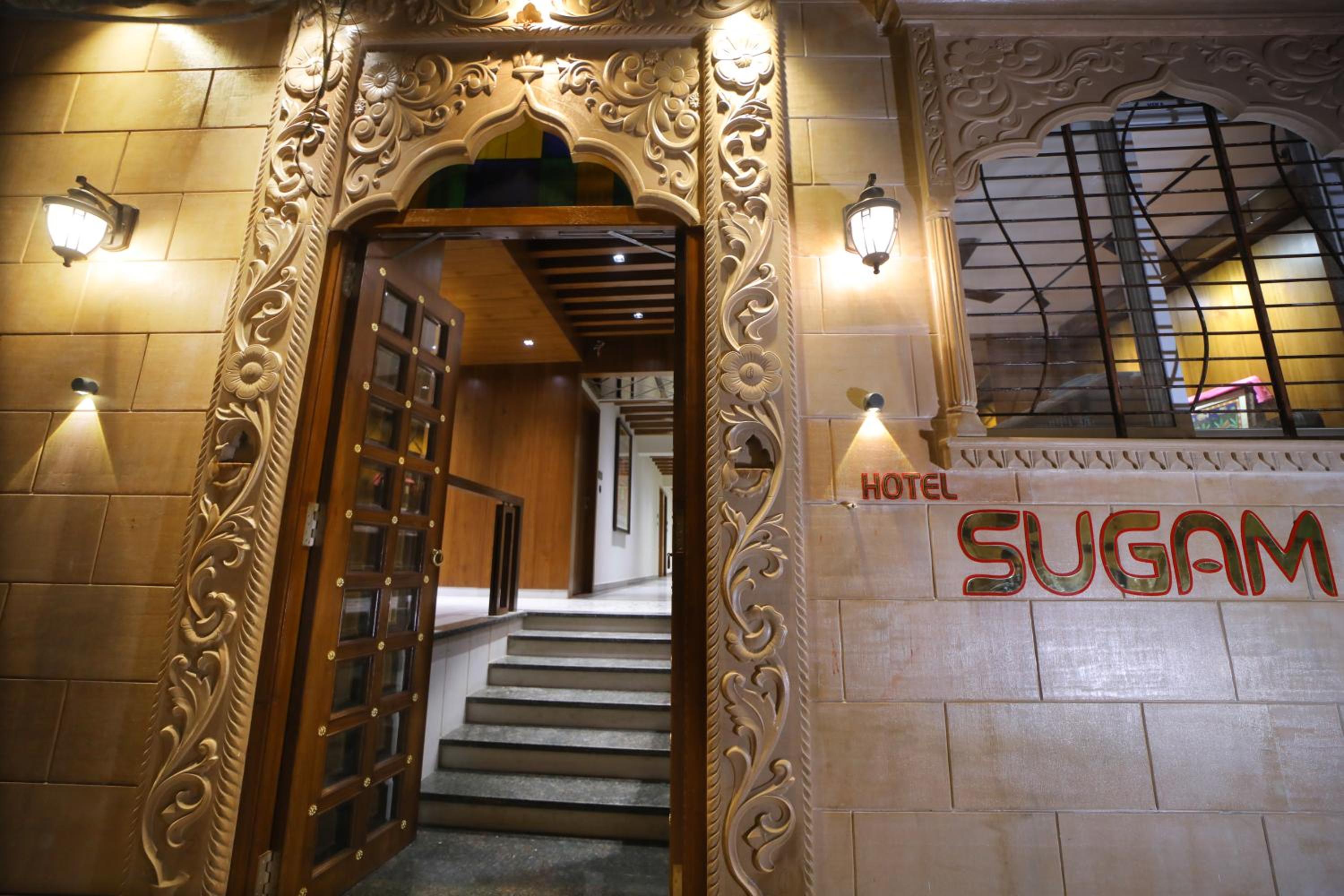 The Sky Imperial Hotel Sugam - 10 Meters from Shrinathji Temple