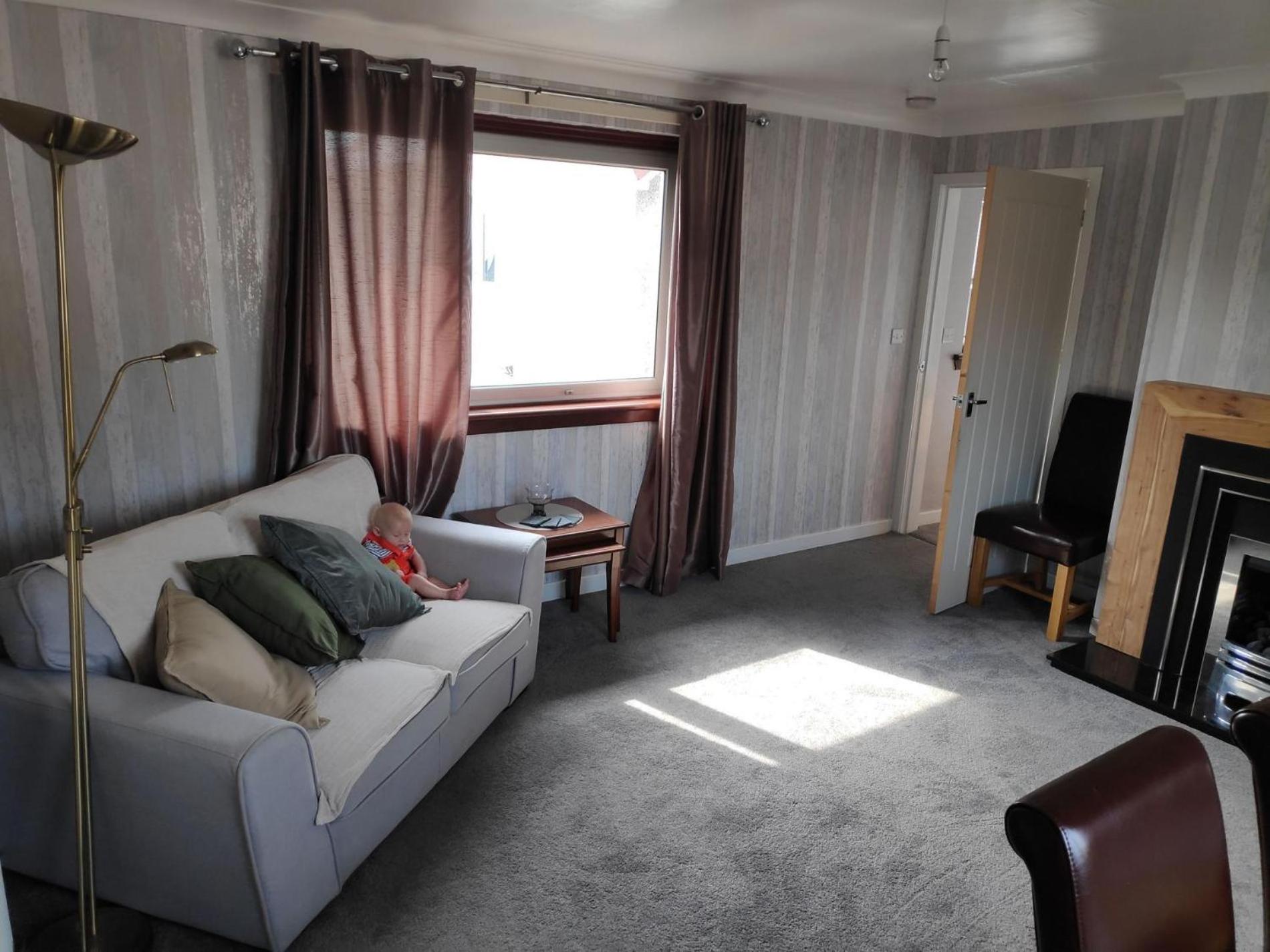 Lovely 2BD Flat in picturesque Limekilns Fife view 2