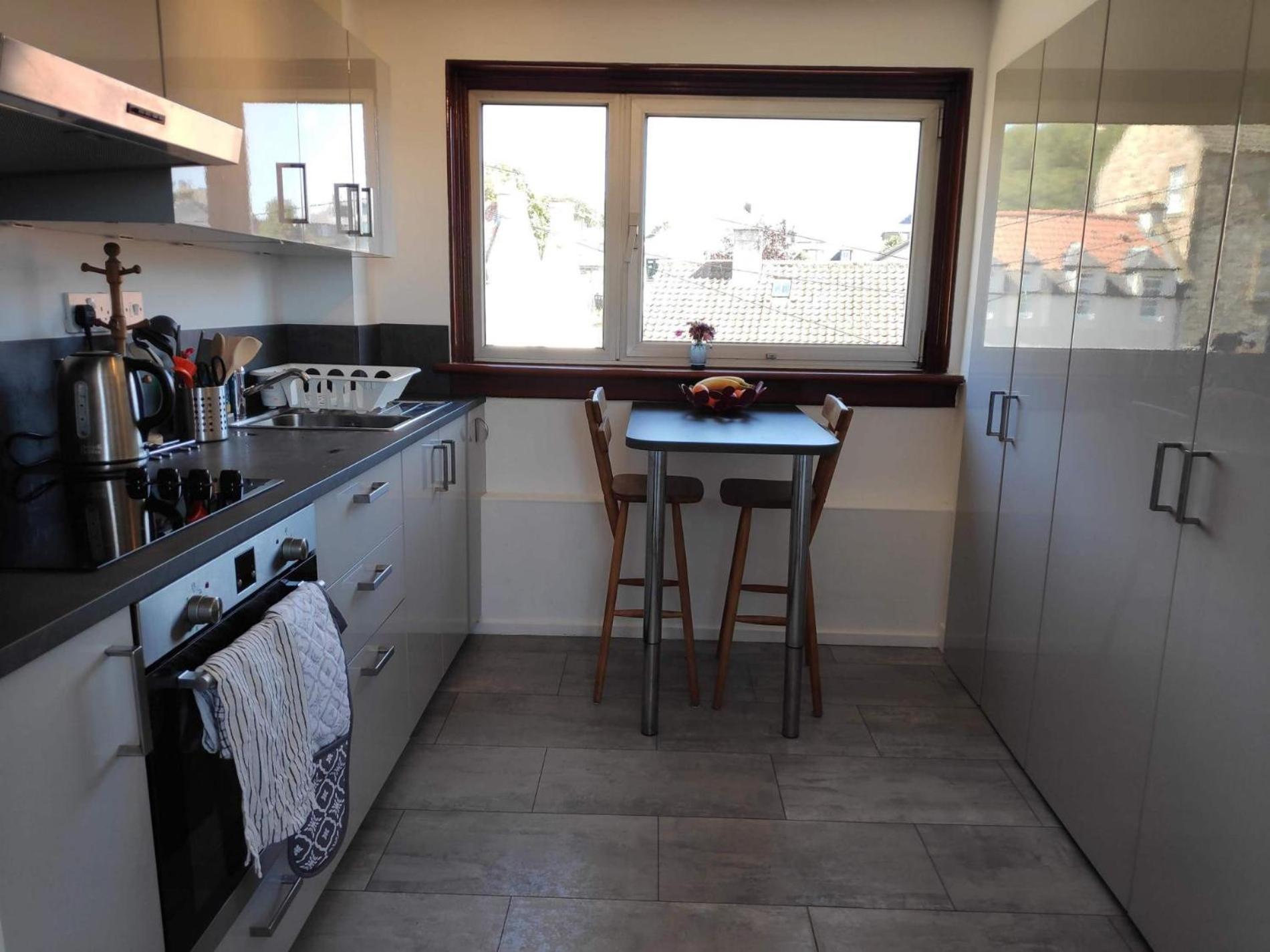 Lovely 2BD Flat in picturesque Limekilns Fife view 5