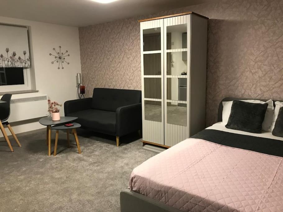Horizon House, Modern Studio Flat, Free Street Parking Space, Oxford view 5
