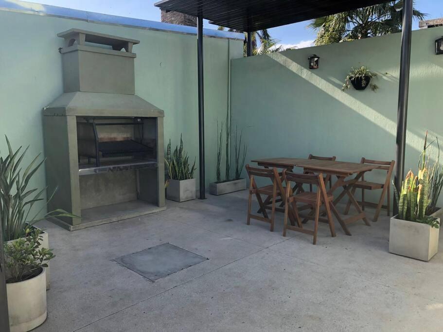 Casa moderna y amplia con patio y cochera techada