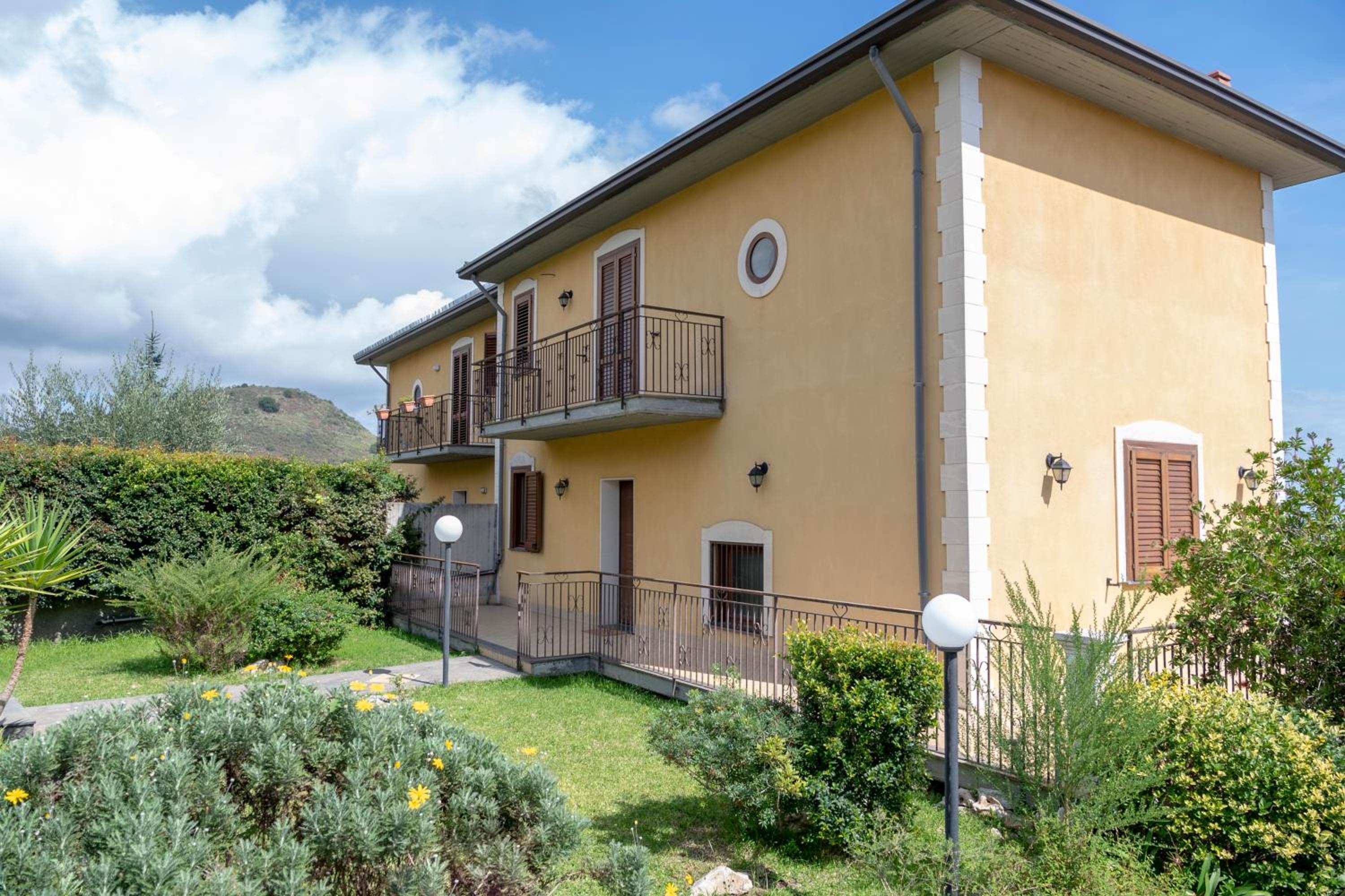 GuestHost - Villa Marazia with Garden and Parking! view 5