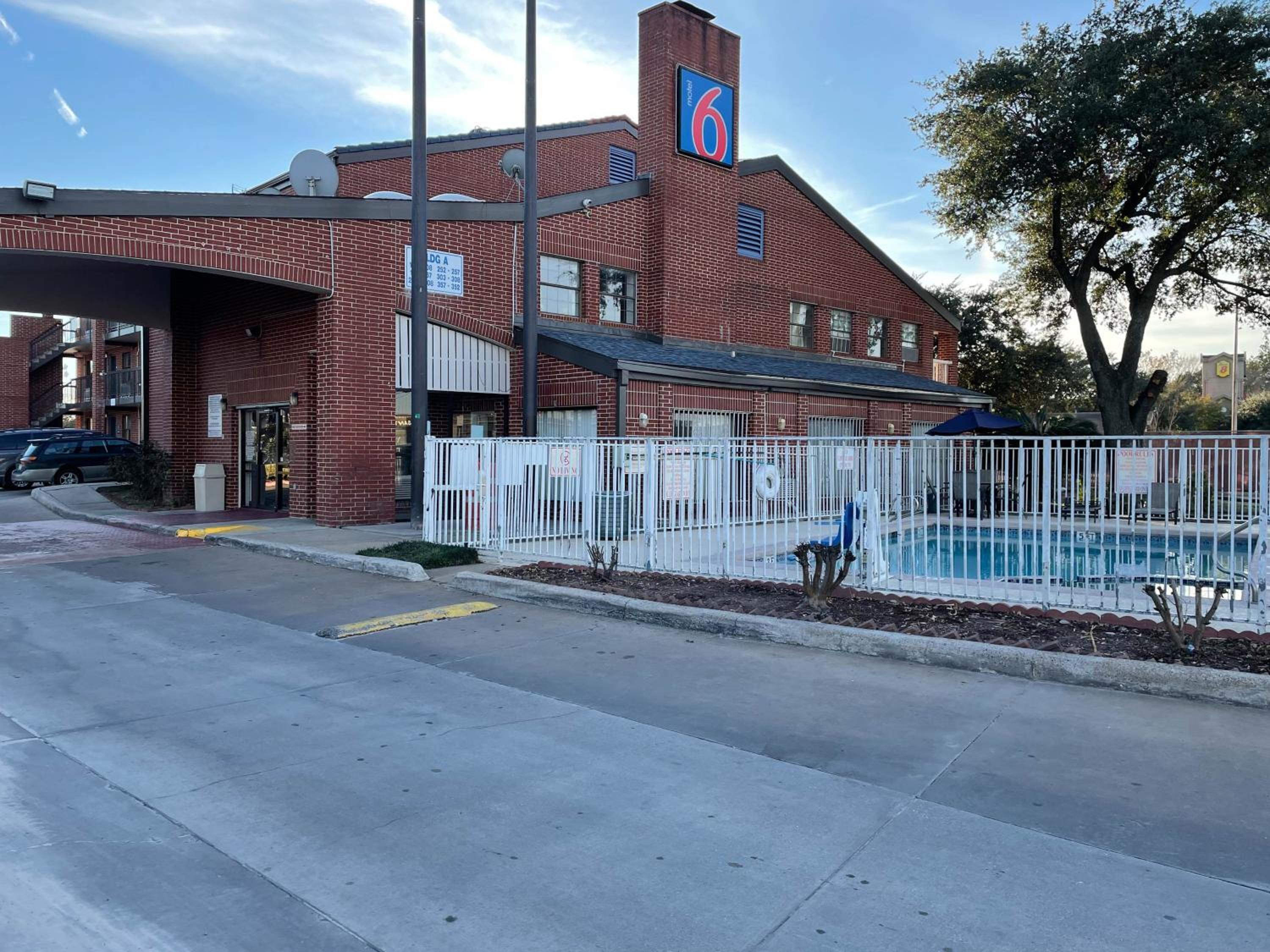 Hotel Motel 6-Houston, TX - Brookhollow