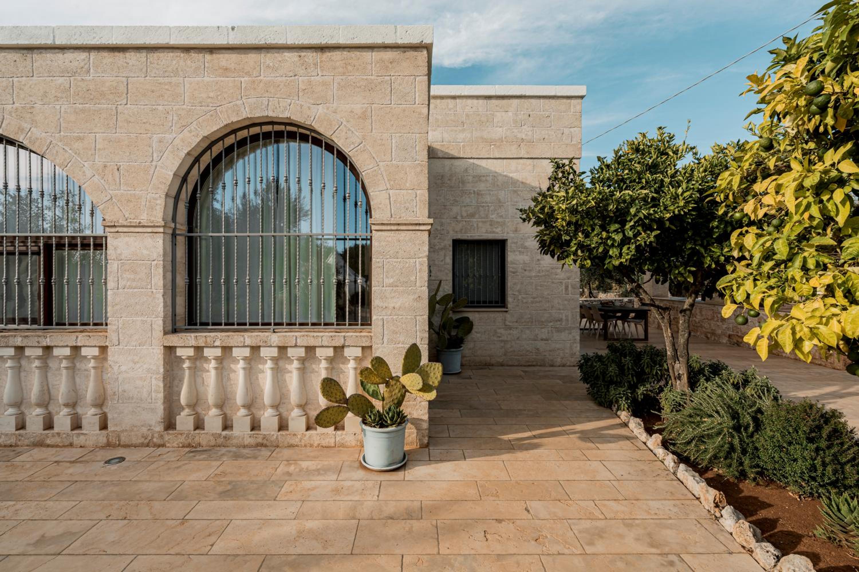 VILLA OSTUNI ONE mit Pool, Gästehaus & Glamping view 2