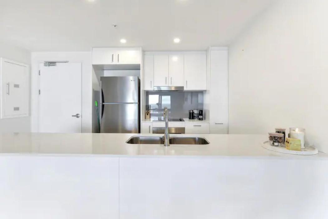 Luxury two-beds harbour views apartment