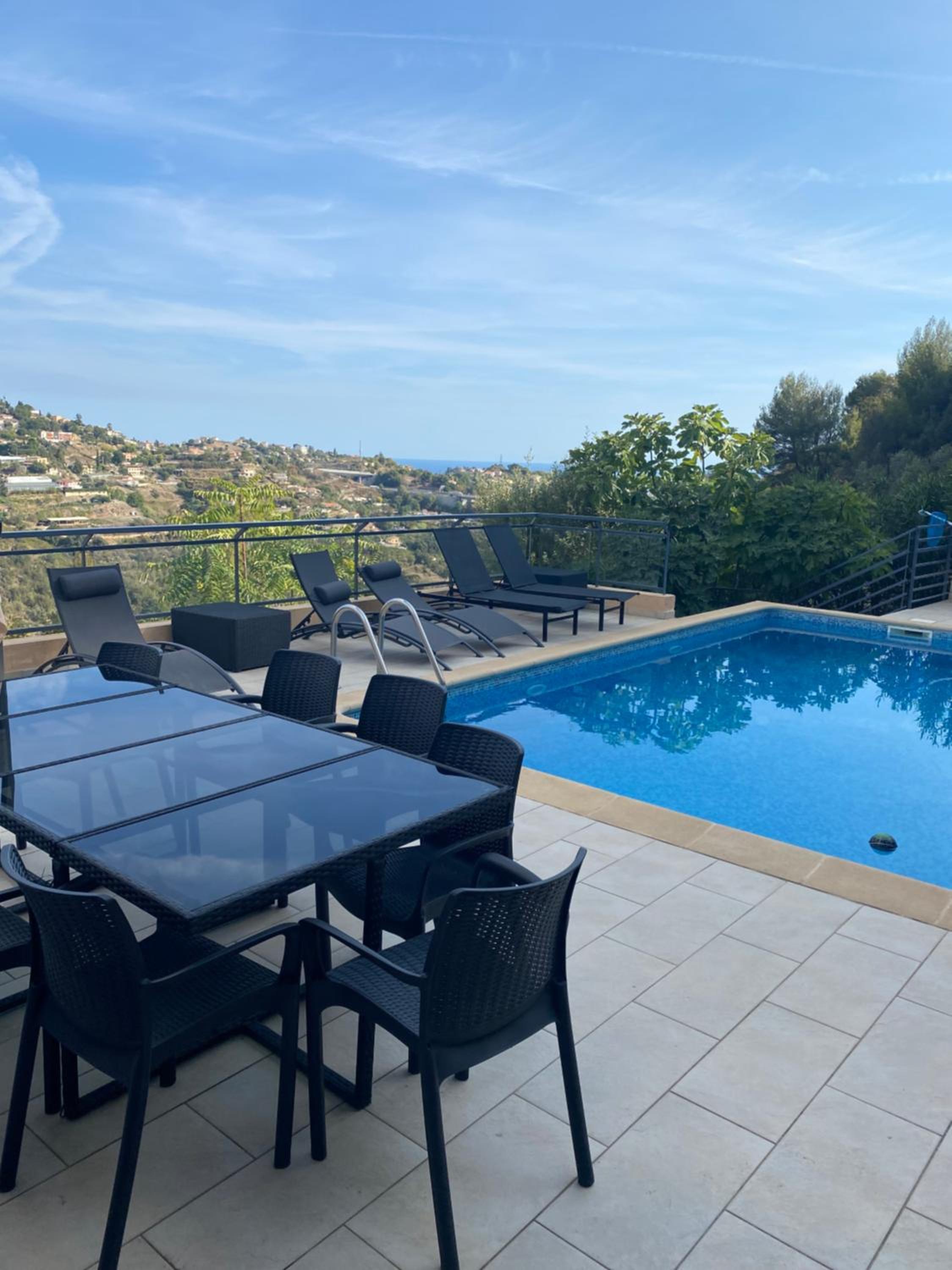 Spacieuse Villa Niçoise au calme avec piscine — photo 3