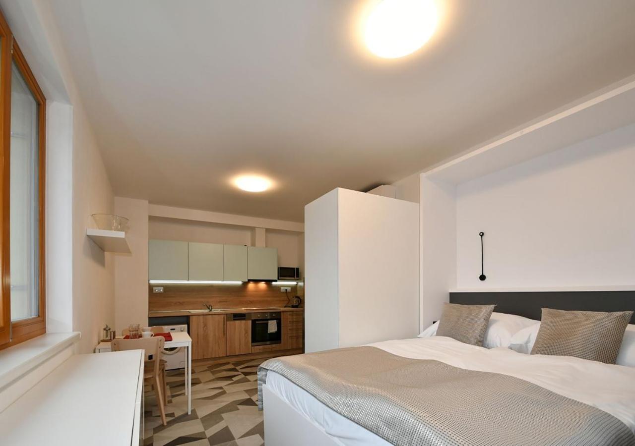 EFI Residence Holzova 28