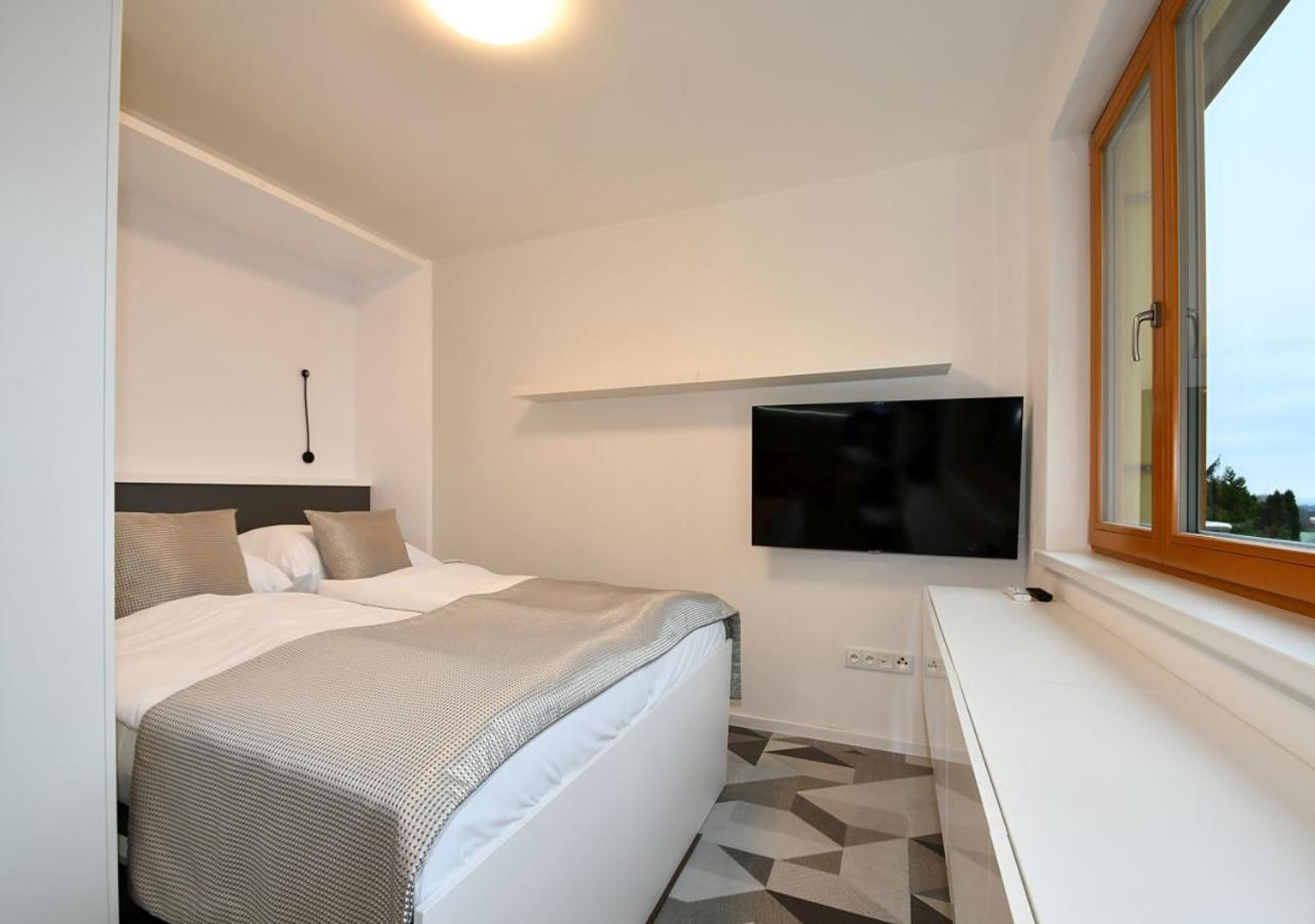 EFI Residence Holzova 28