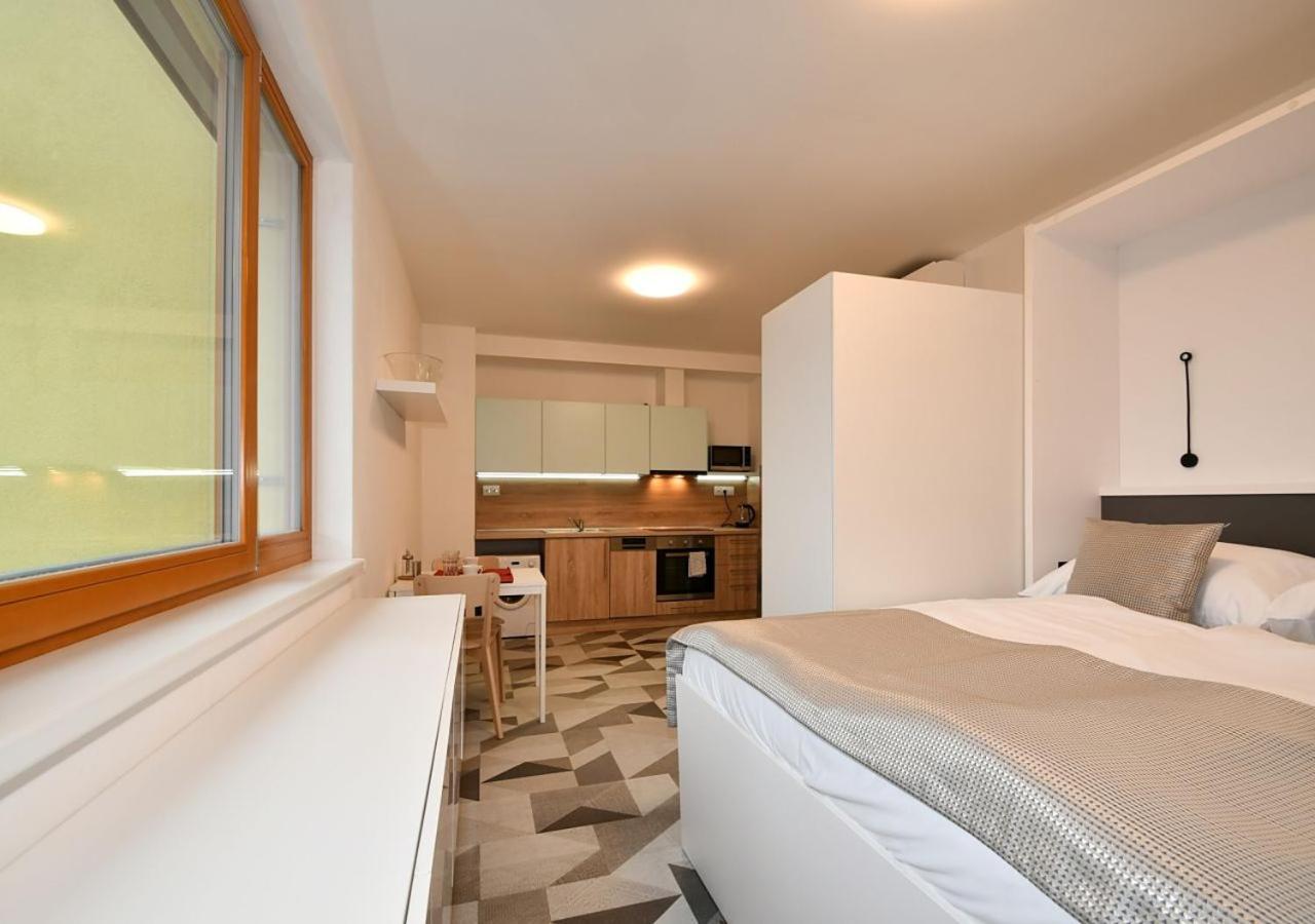 EFI Residence Holzova 28