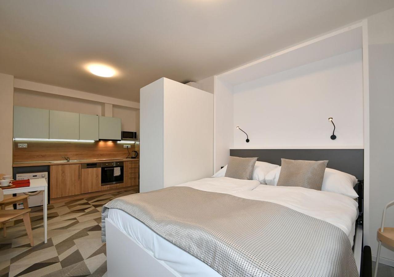 EFI Residence Holzova 28