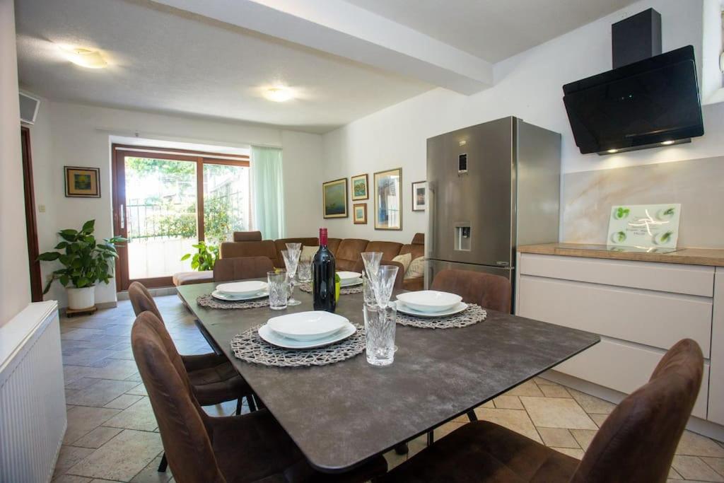 Old town apartment Split photo 5