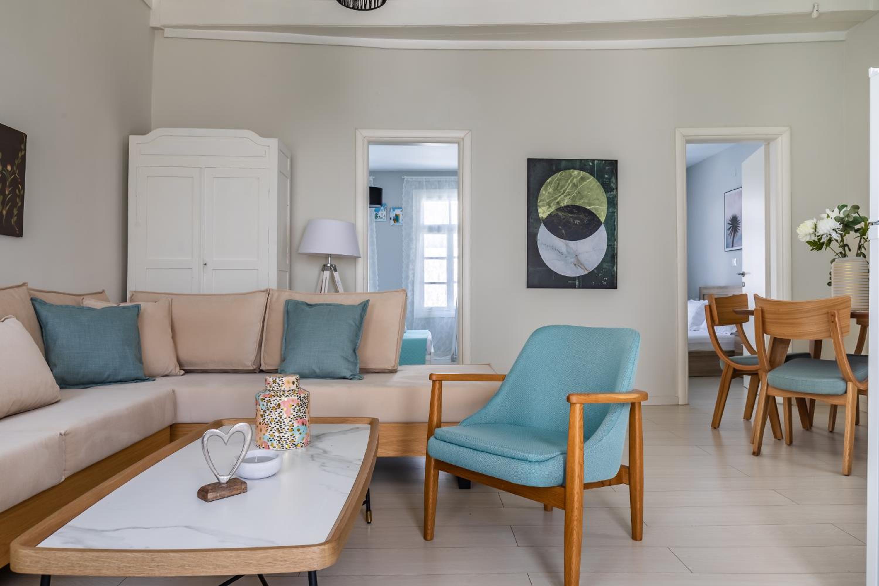 Helios Lovely Apartment