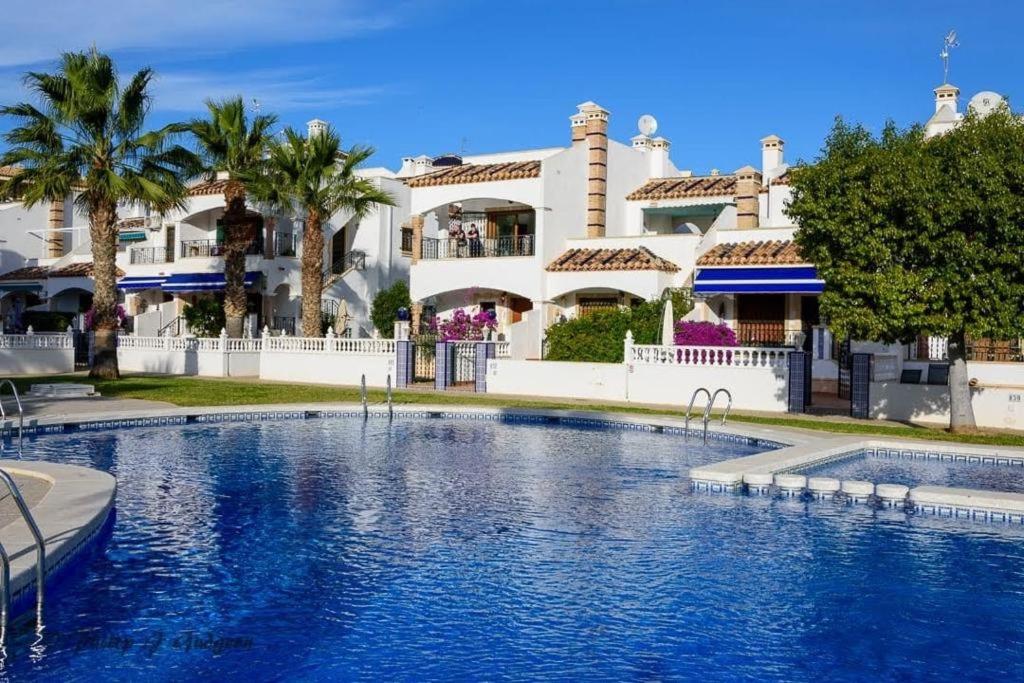 Pool View Apartment at Jumilla III