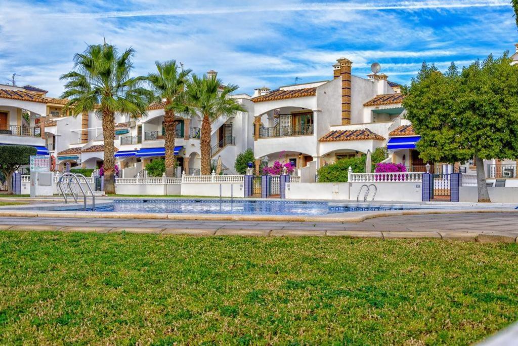Pool View Apartment at Jumilla III