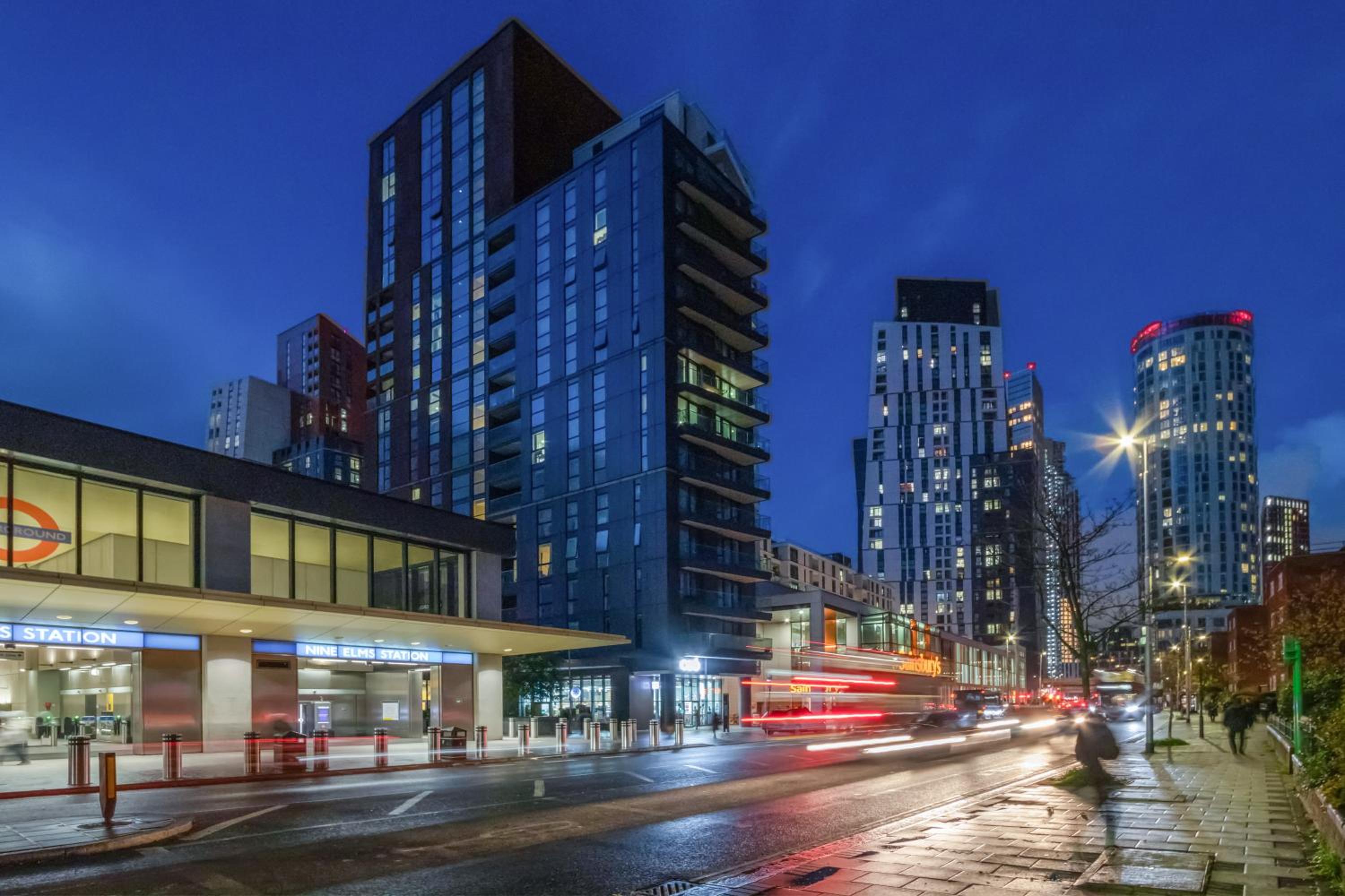 2 Bed 2 Bath Next to Nine Elms Station - Zone 1