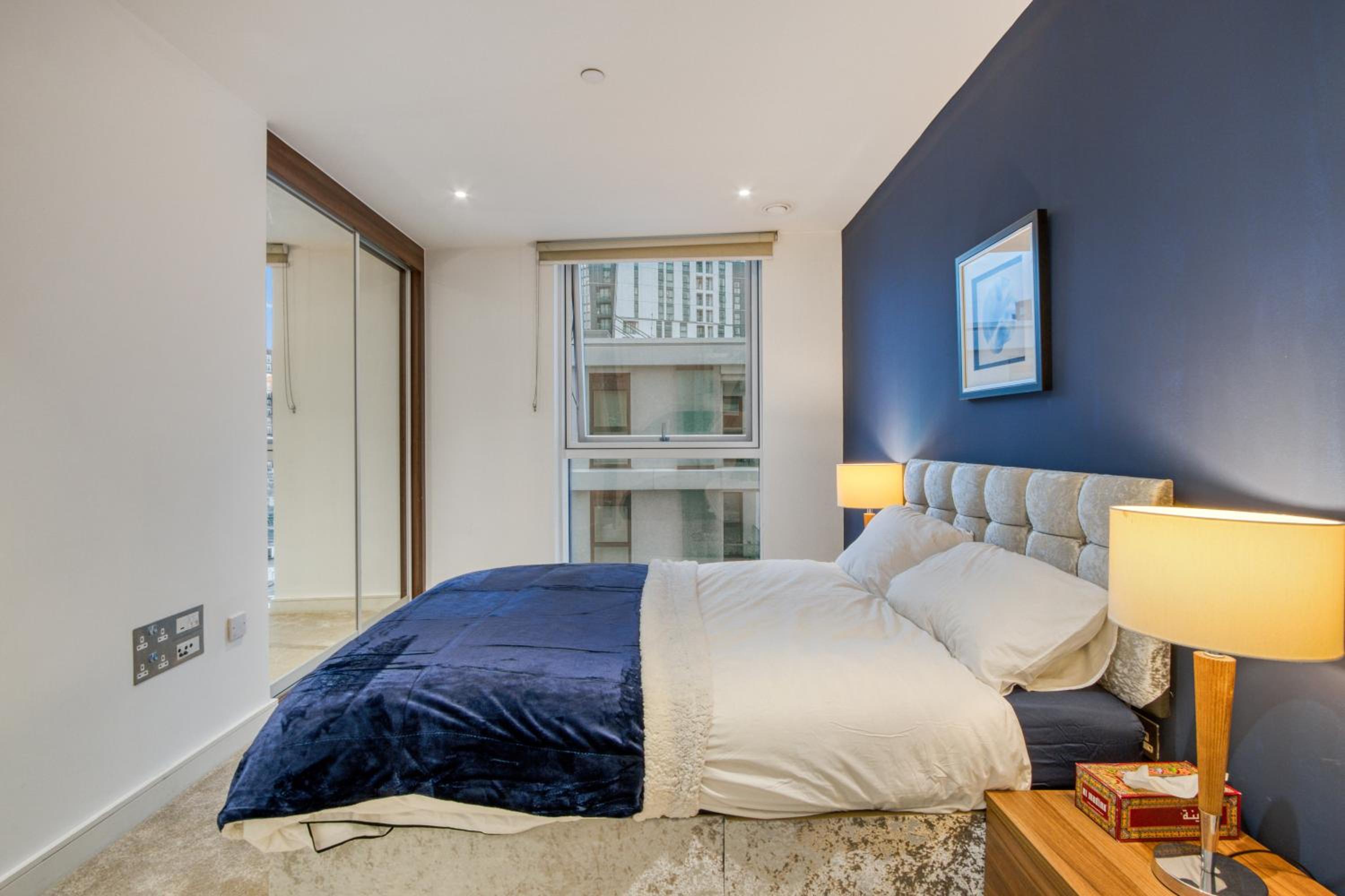 2 Bed 2 Bath Next to Nine Elms Station - Zone 1