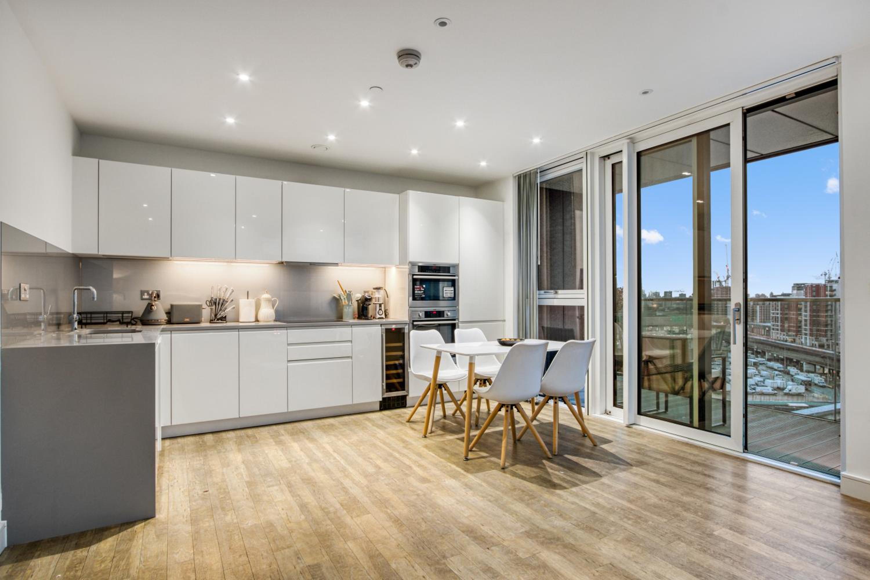 2 Bed 2 Bath Next to Nine Elms Station - Zone 1