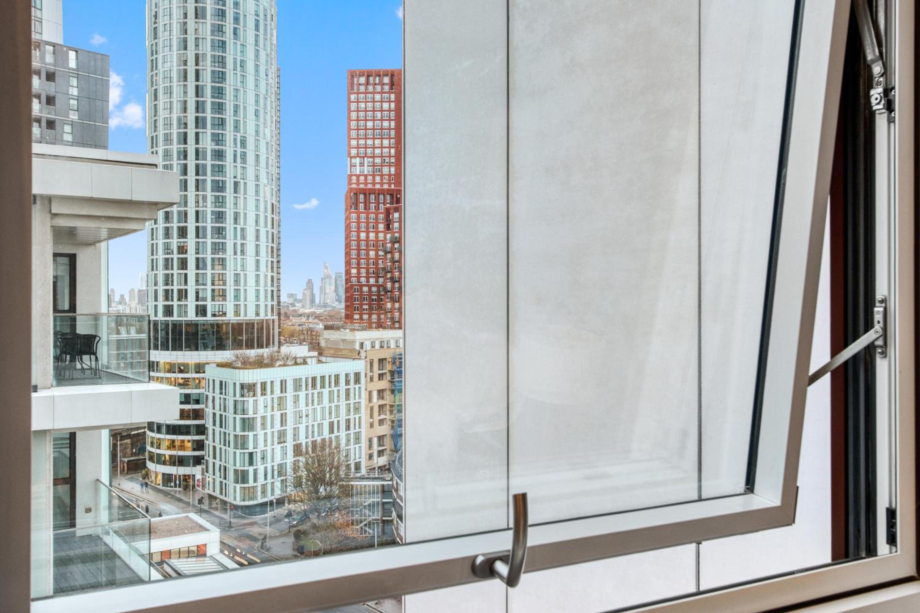 2 Bed 2 Bath Next to Nine Elms Station - Zone 1