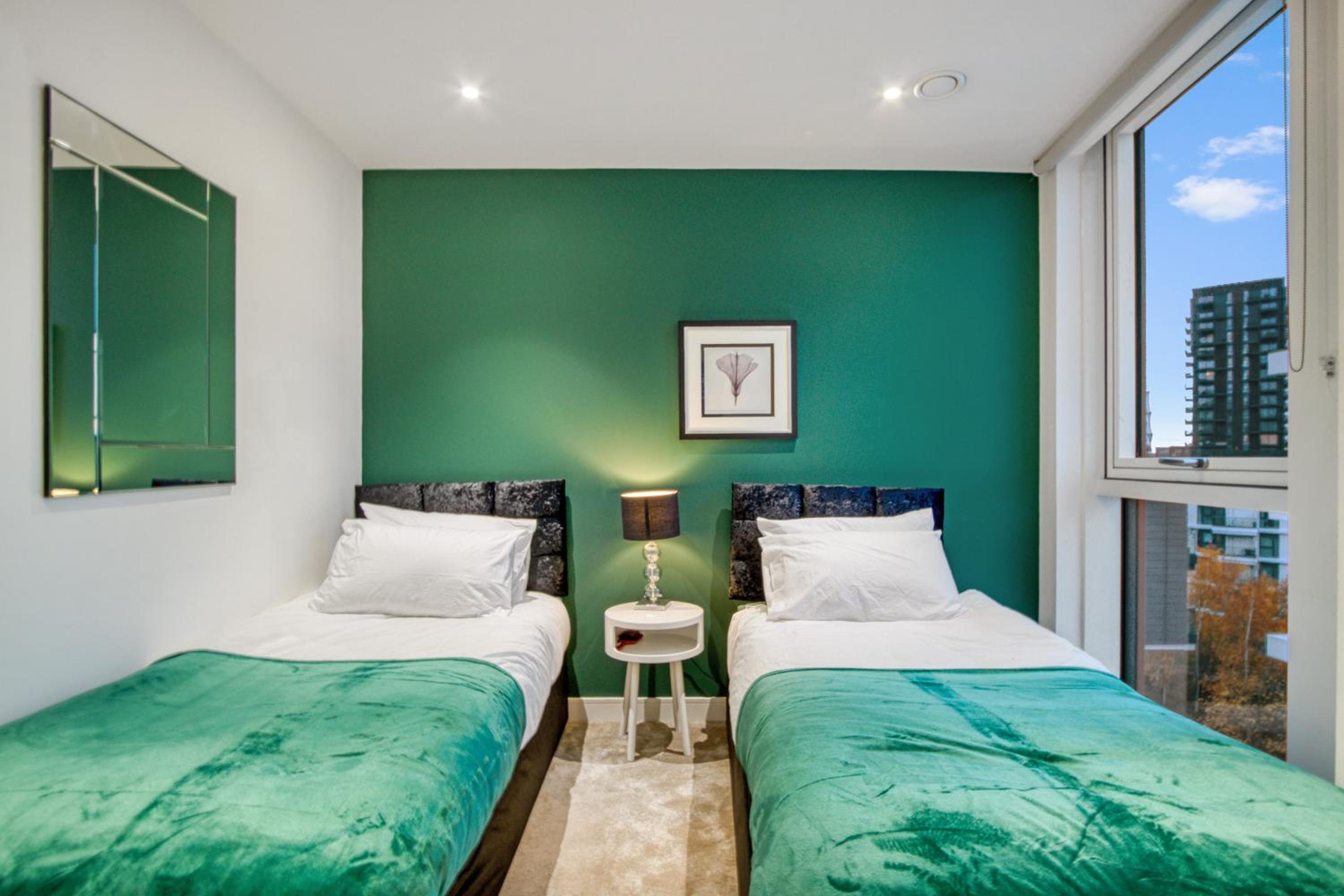 2 Bed 2 Bath Next to Nine Elms Station - Zone 1