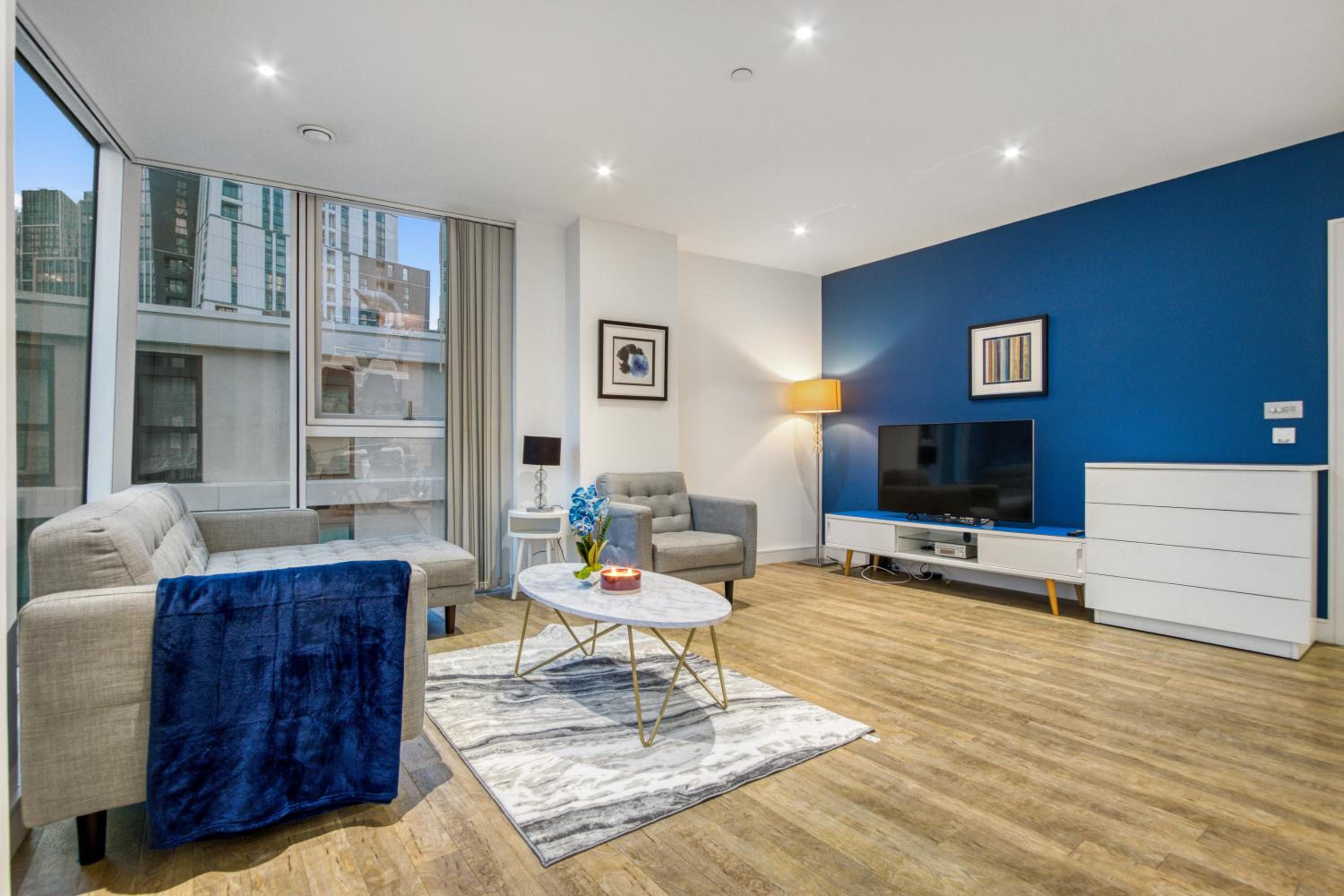 2 Bed 2 Bath Next to Nine Elms Station - Zone 1