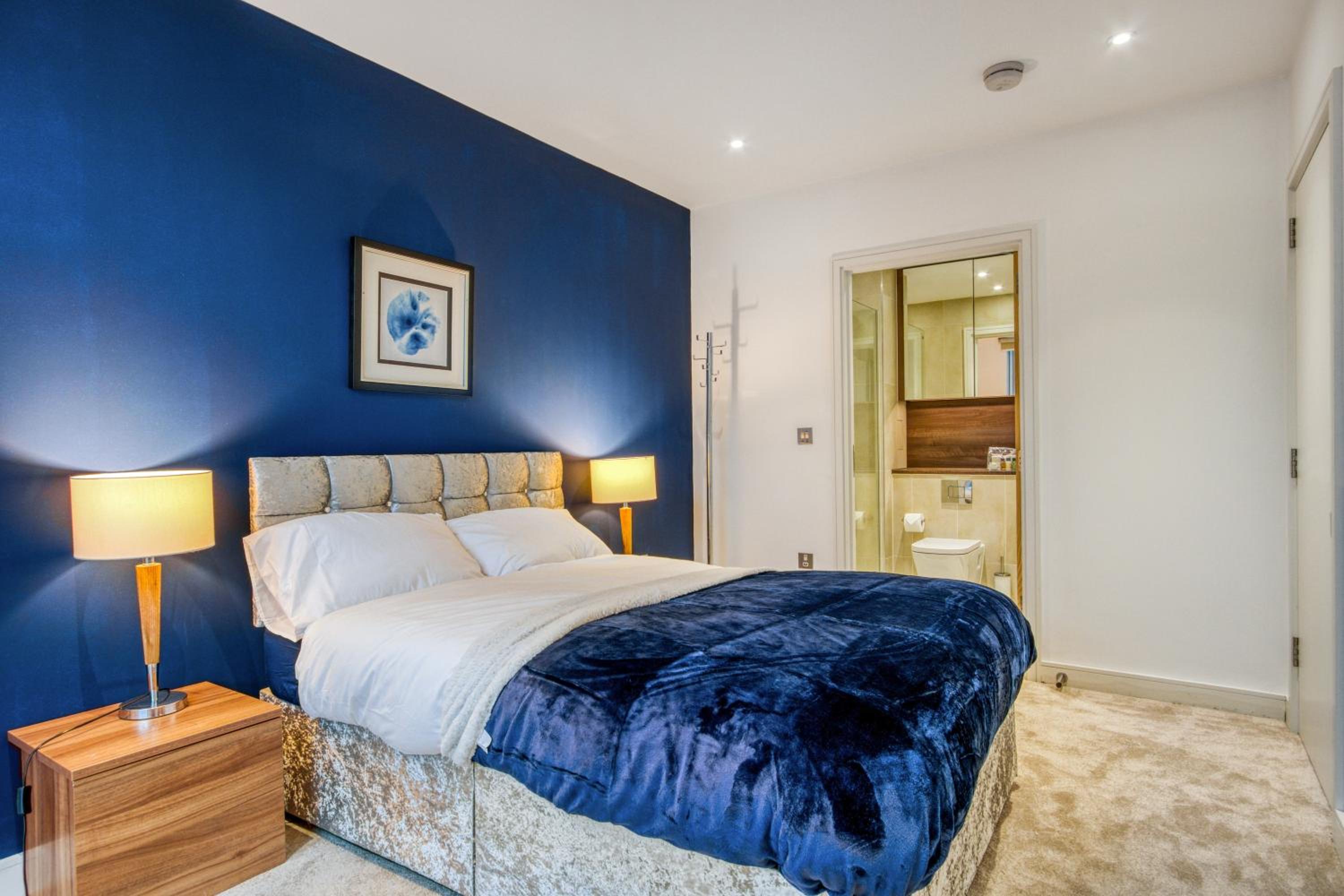 2 Bed 2 Bath Next to Nine Elms Station - Zone 1