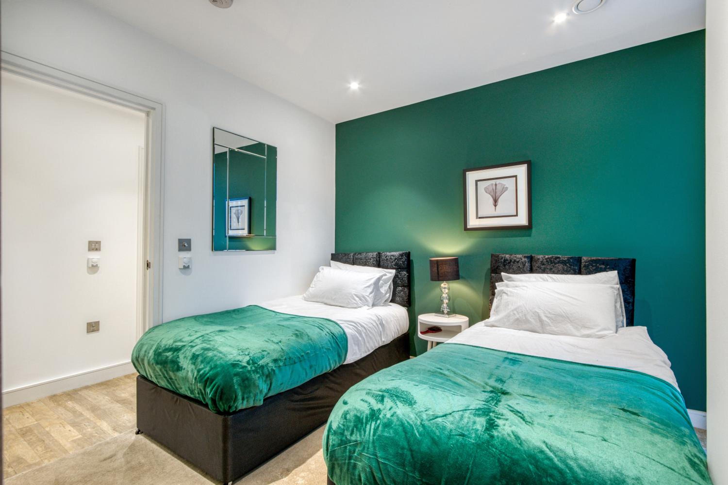 2 Bed 2 Bath Next to Nine Elms Station - Zone 1
