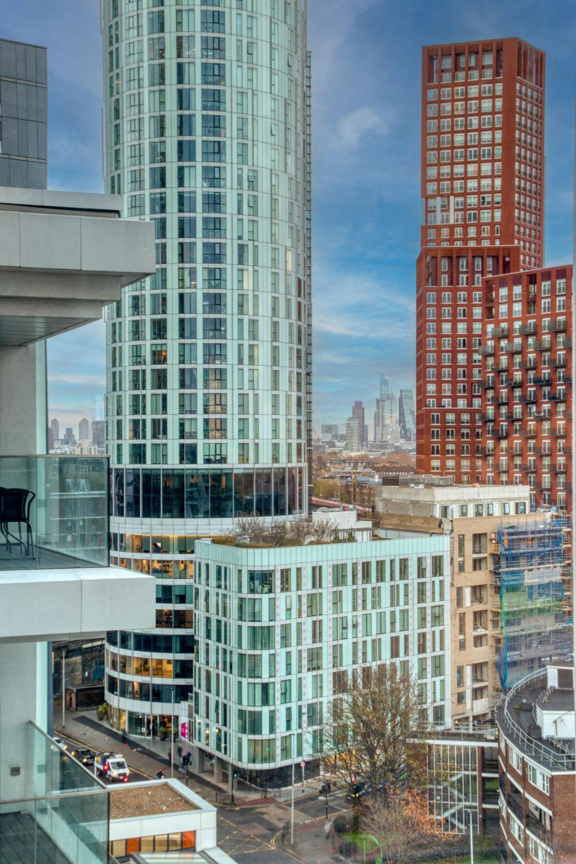 2 Bed 2 Bath Next to Nine Elms Station - Zone 1