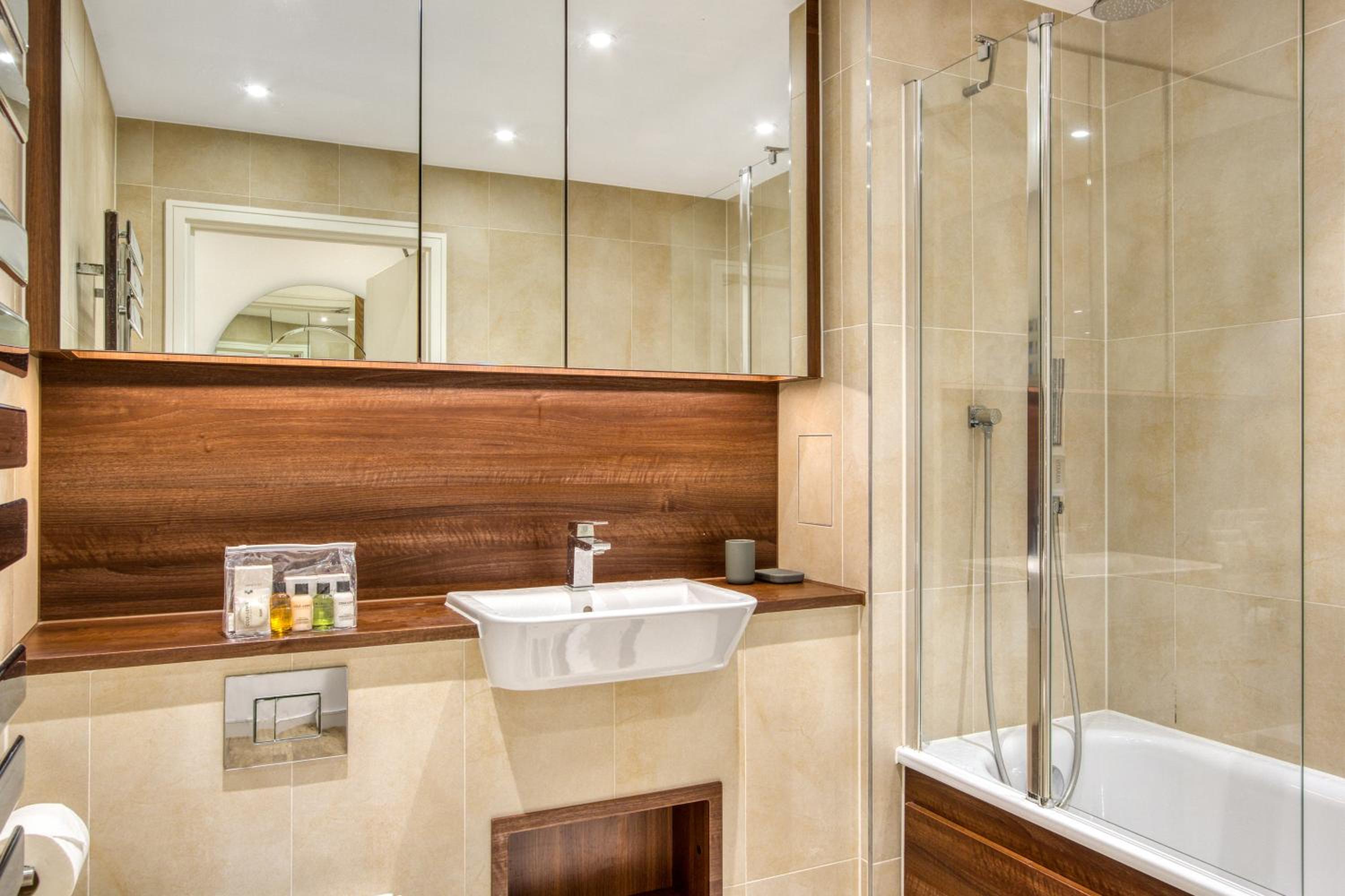 2 Bed 2 Bath Next to Nine Elms Station - Zone 1