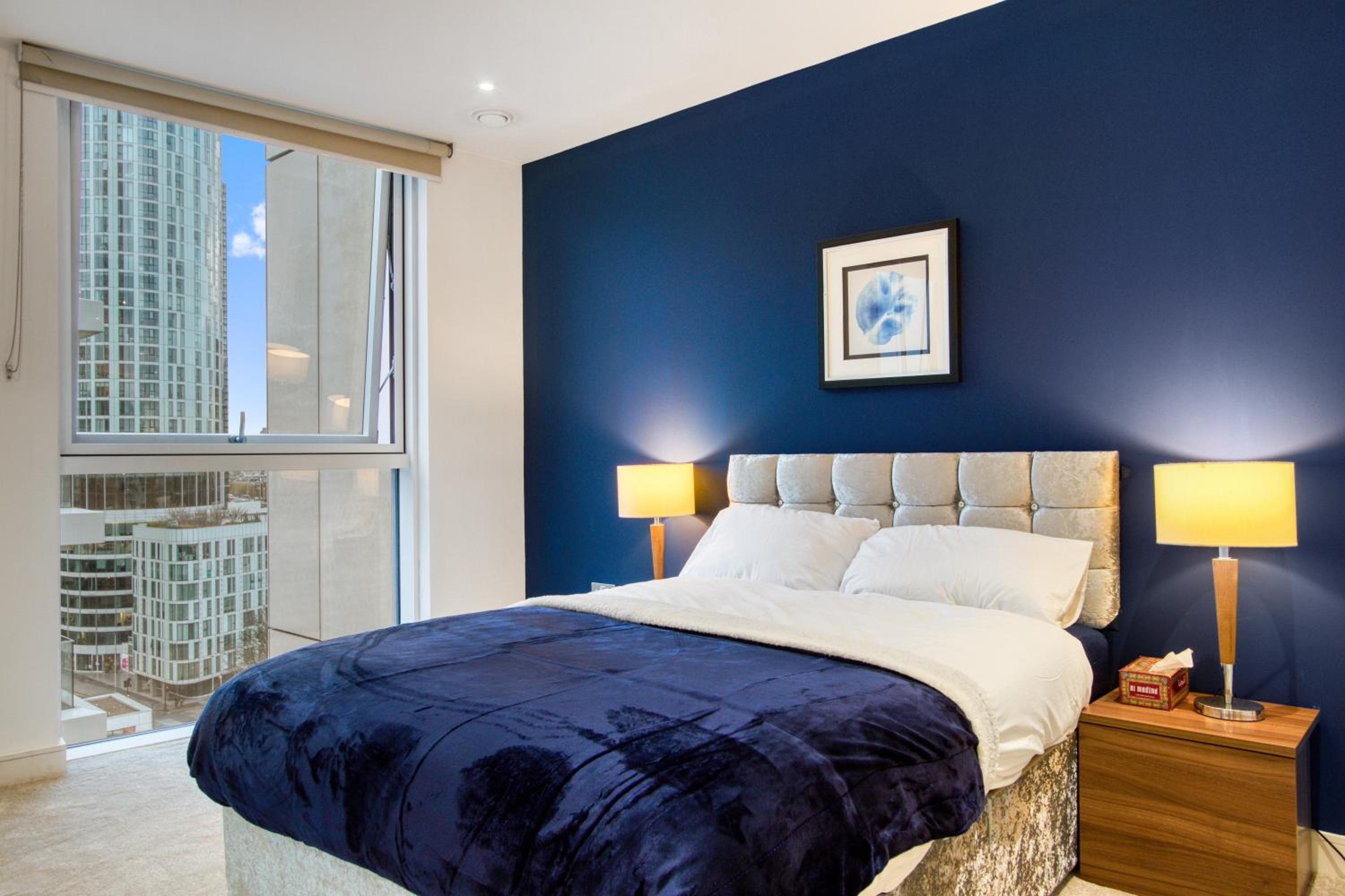 2 Bed 2 Bath Next to Nine Elms Station - Zone 1