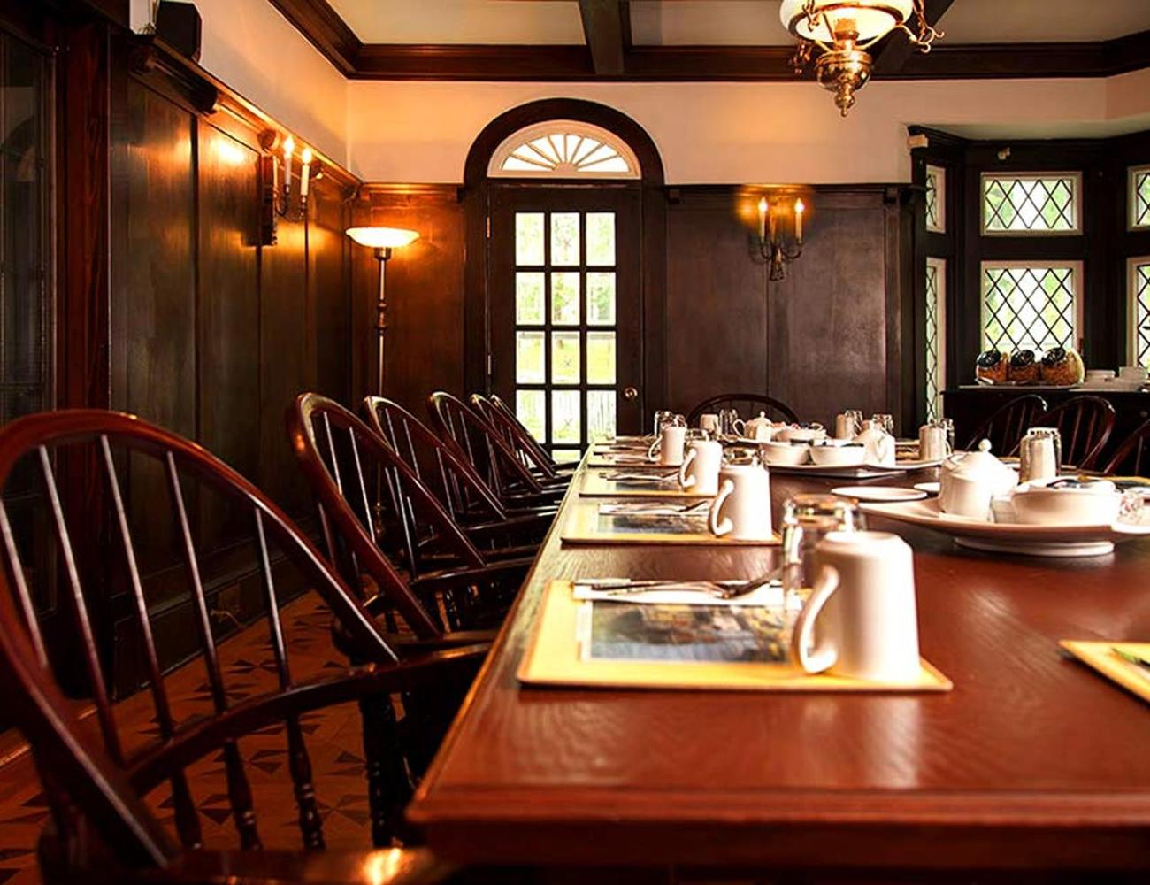 Leaside Manor