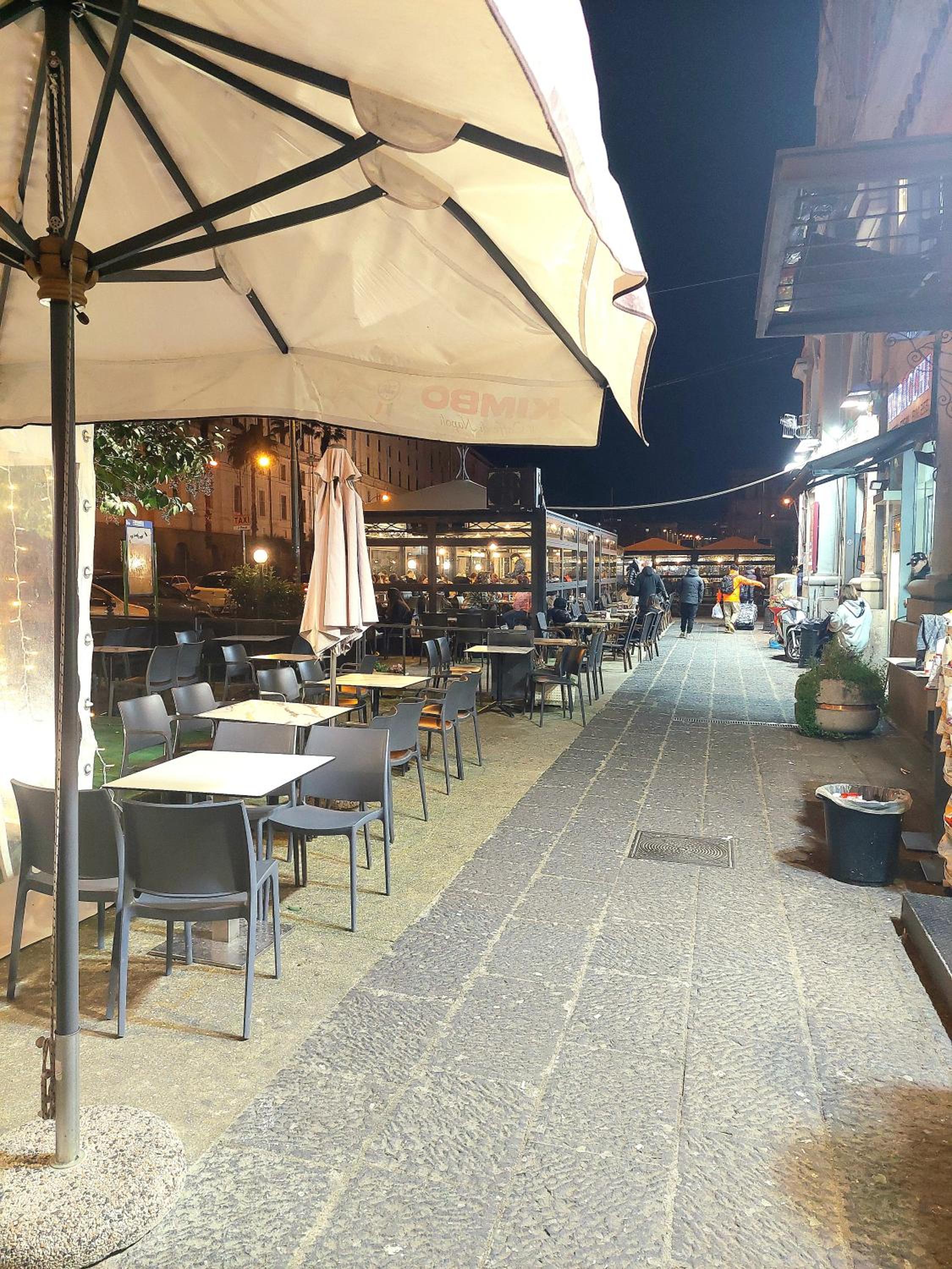 Concept b&b naples- camere moderne con balcone vicino al centro