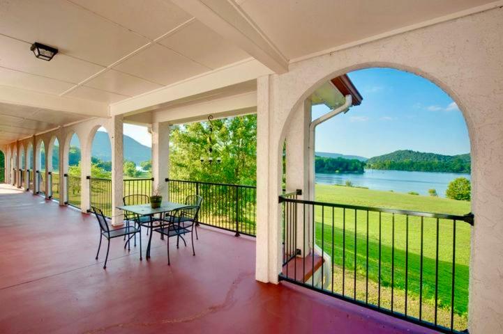 Tennessee Room at Tennessee RiverPlace view 4