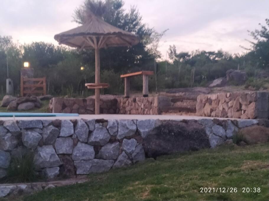 Cabaña LA PEDRERA - Pileta y a metros del Rio