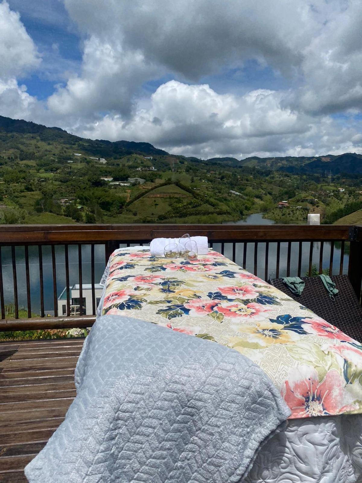 CASA CAMPESTRE MONTECARLO Guatapé- desayuno a pareja