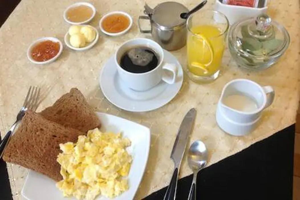 CASA CAMPESTRE MONTECARLO Guatapé- desayuno a pareja