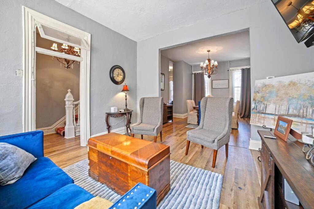 Historical 3 bedroom home in the heart of the city view 5