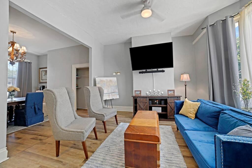 Historical 3 bedroom home in the heart of the city view 2
