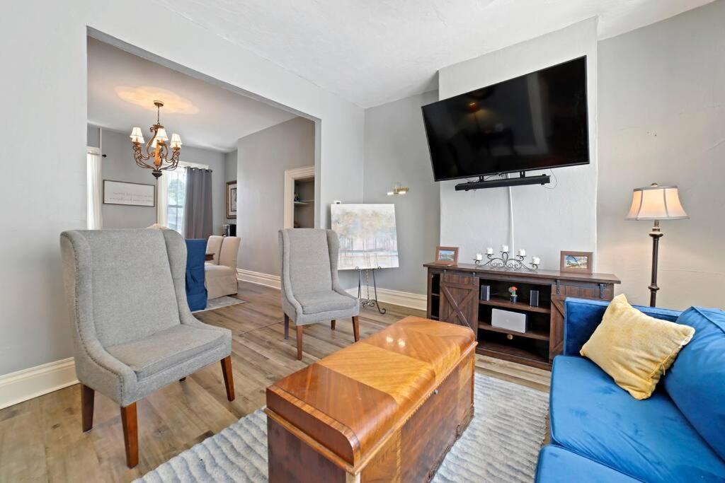 Historical 3 bedroom home in the heart of the city view 3