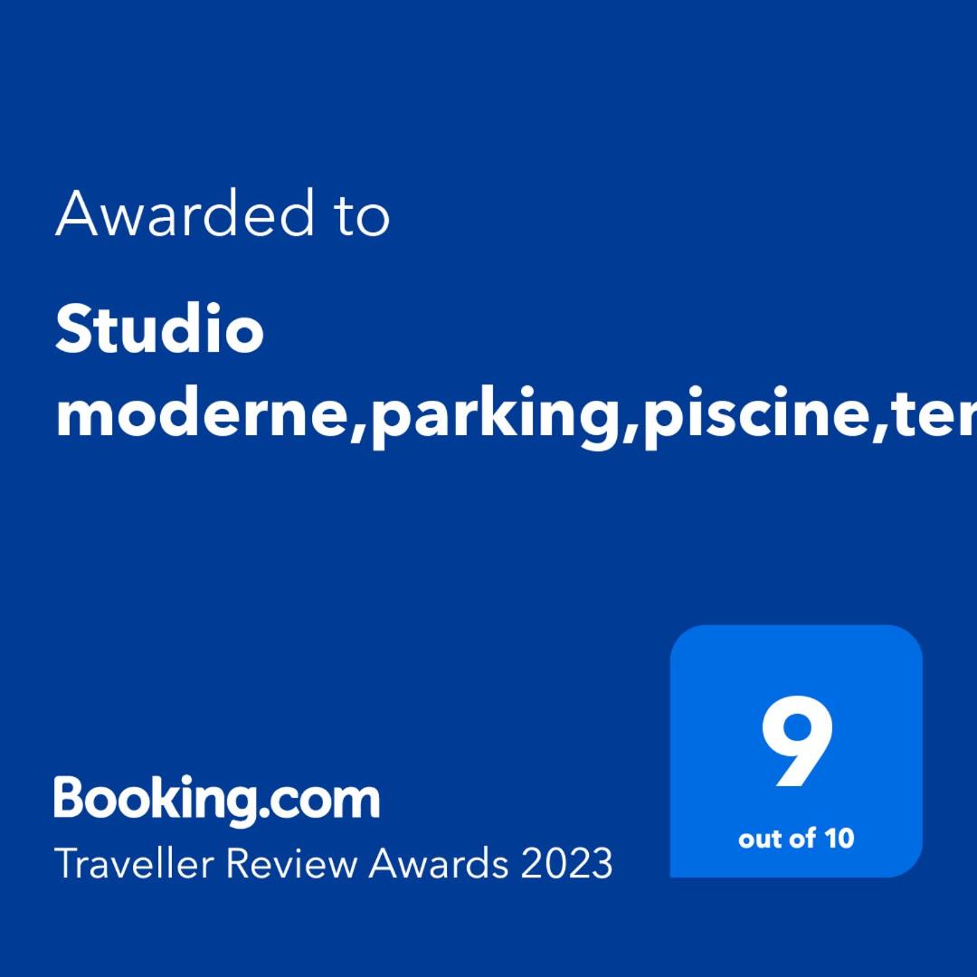 Studio moderne,parking,piscine,tennis,terrasse.