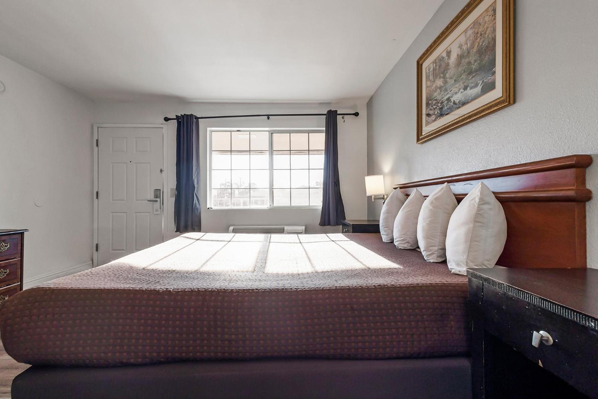 Chico Vacations - Heritage Inn Express Chico - Property Image 72