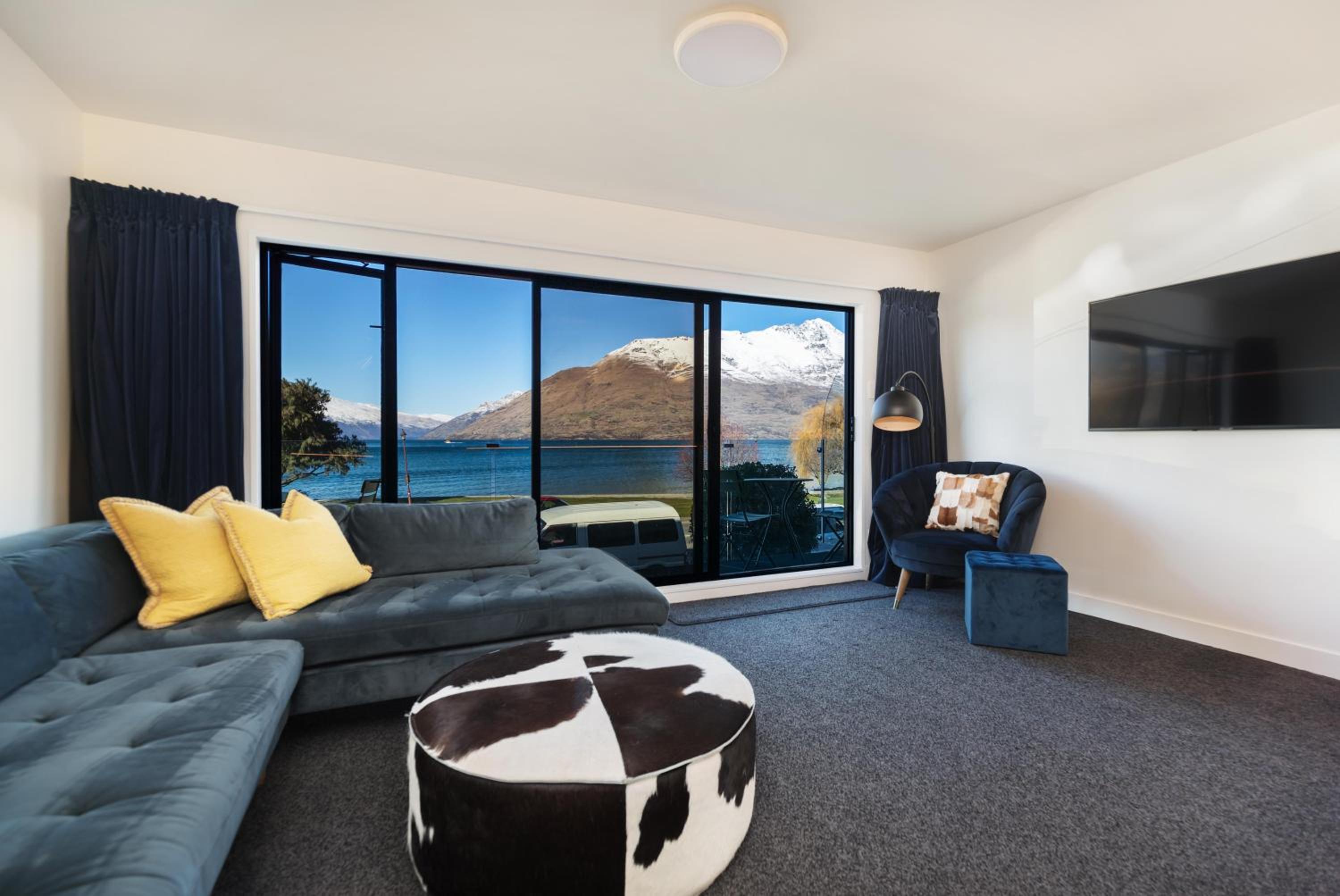 TAHUNA LAKEFRONT LUXURY, Central Location view 2
