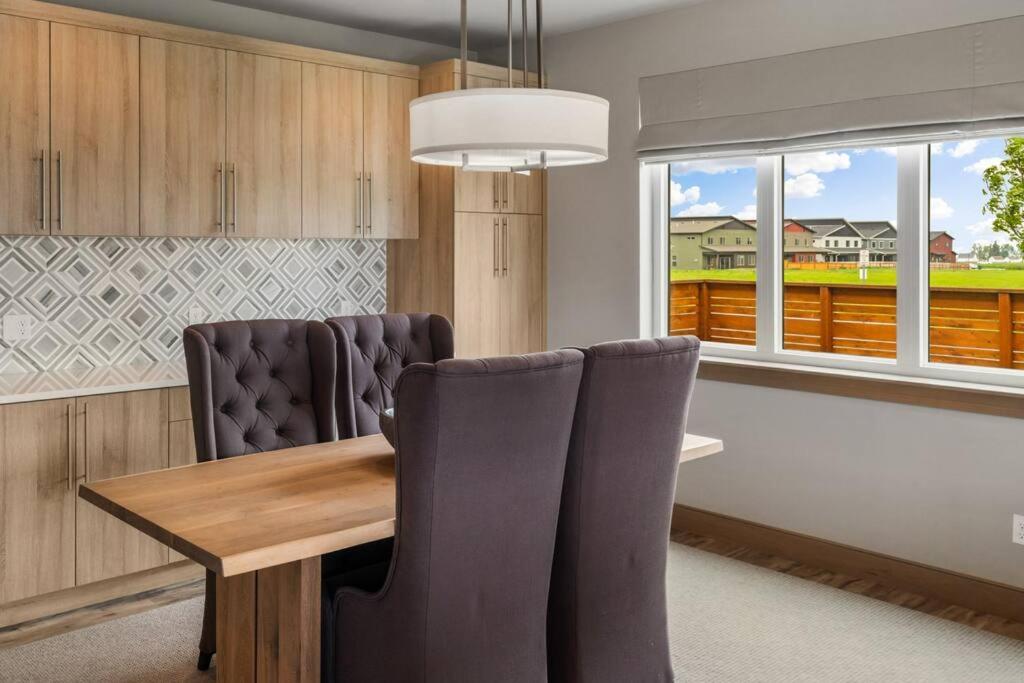 Luxury Mountain View Townhome - Rosa Way North view 4