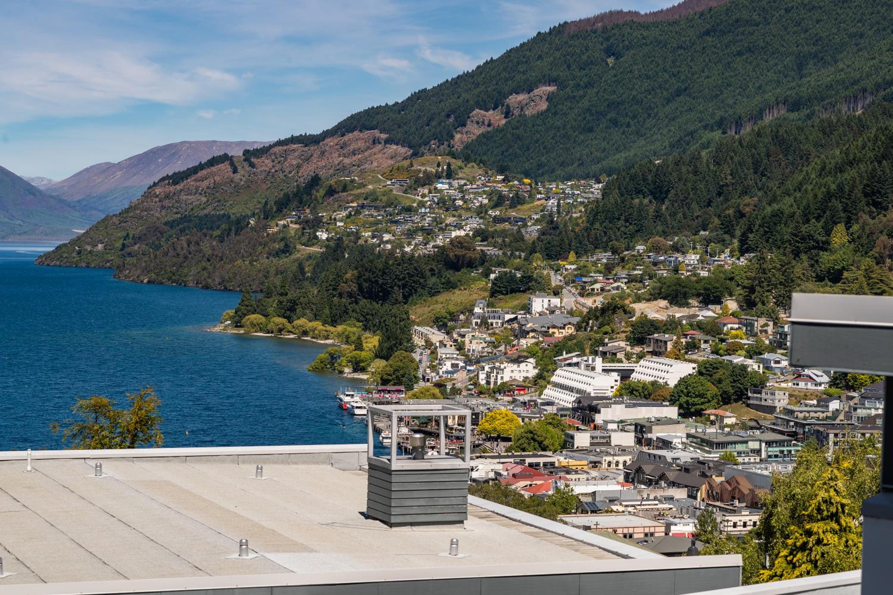 Travellers Oasis, Central Queenstown view 5