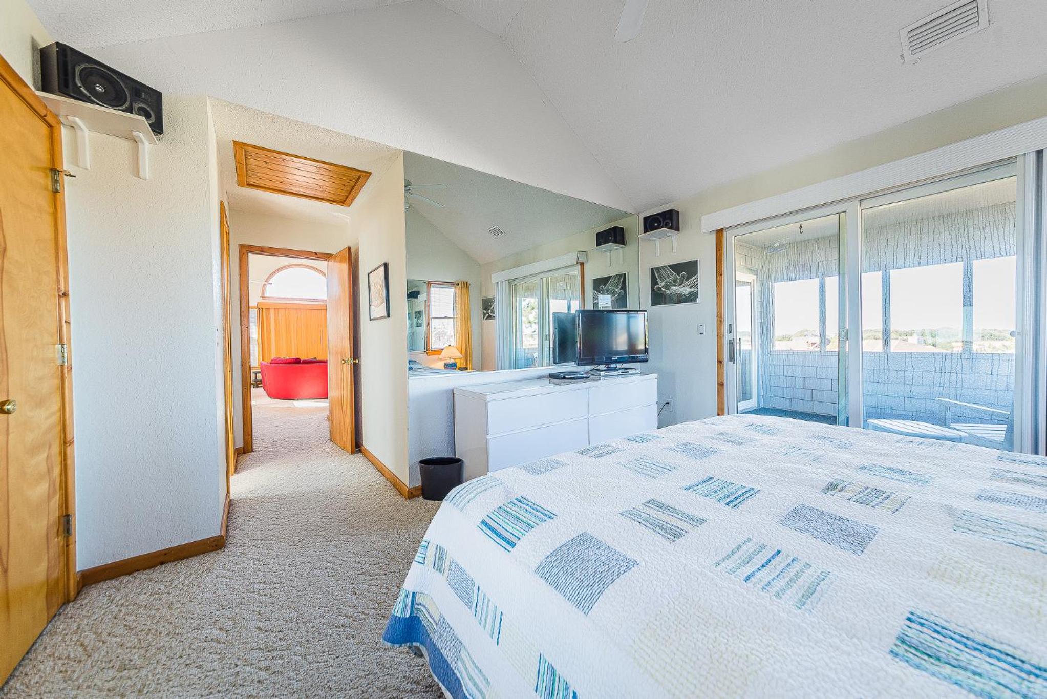 Banana Republic - Duck, Carolina Dunes, 200 Yds to Beach, Pool, Hot Tub, Ocean View