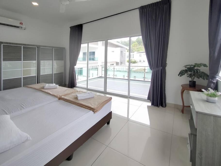 Desaru Spacious 36pax Bungalow with Netflix near Beach photo 6